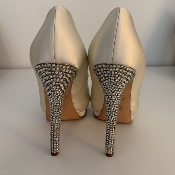 Giuseppe Zanotti Ivory Satin Wedding Peep Toe Crystal Heels Sz EU 37 US 7 Bridal - Picture 5 of 12